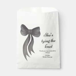 Black Bow She's Tying the Knot Bridal Shower  Geschenktütchen