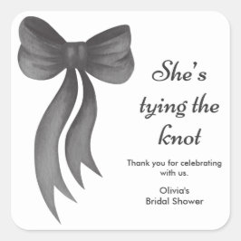 Black Bow She's Tying the Knot Bridal Shower  Quadratischer Aufkleber