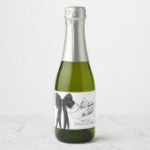 Black Bow She's Tying The Knot Bridal Shower Schaumweinetikett (Vorderseite)