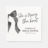Black Bow She's Tying the Knot Bridal shower Serviette (Vorderseite)