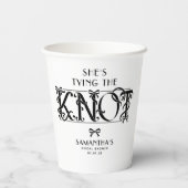 Black Bow She's Tying the Knot Chic Bridal Shower Pappbecher (Rückseite)