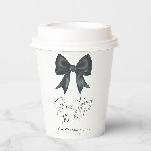 Black Bow Sie bindet das Brautparty am Knoten Pappbecher (Vorderseite)