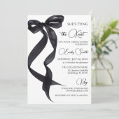 Black Bow Sie bindet das Brautparty des Knotens Einladung (Stehend Vorderseite)