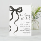 Black Bow Sie bindet das Brautparty des Knotens Einladung (Stehend Vorderseite)