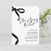 Black Bow Sie bindet das Brautparty des Knotens Einladung (Stehend Vorderseite)