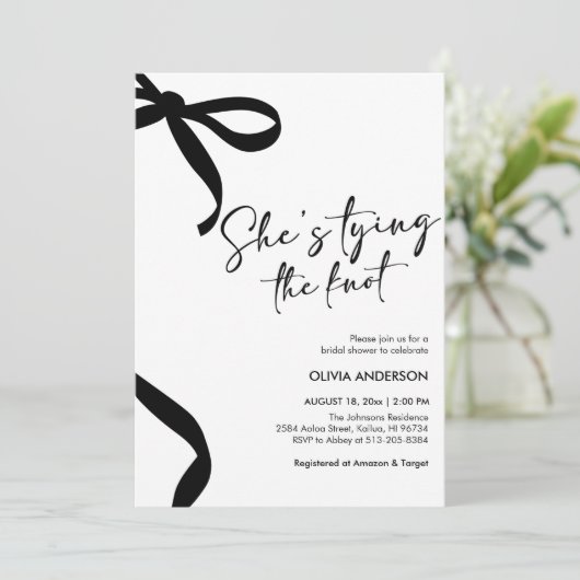 Black Bow Sie bindet das Brautparty des Knotens Einladung (Stehend Vorderseite)