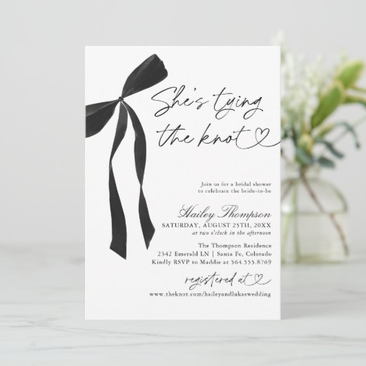 Black Bow Sie bindet das Brautparty des Knotens Einladung (Stehend Vorderseite)