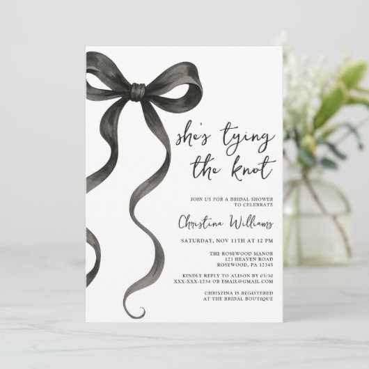 Black Bow Sie bindet das Brautparty des Knotens Einladung (Stehend Vorderseite)