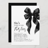 Black Bow Tying Up Her Thirties 40Th Birthday Einladung (Vorne/Hinten)