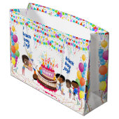 Black Boy Joy Birthday Große Geschenktüte (Rückseite Schrägansicht)