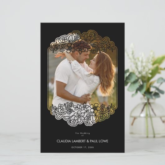 Black Budget Nice Floral Frame Wedding Photo (Stehend Vorderseite)