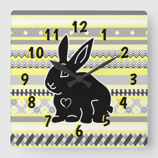 Black Bunny Silhouette on Yellow Gray Pattern Spie Quadratische Wanduhr (Vorderseite)