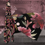 Black & Burgundy Raspberry Pink Peony Wedding Krawatte<br><div class="desc">Bordeaux-rosa Hochzeitsackbindung mit wasserfarbenem Himbeerrosa,  roter Bordeaux mit tiefgrüner,  rosa und pfirsichfarbener Vegetation und einem schwarzen Hintergrund. Die Hintergrundfarbe auf dieser Krawatte kann im Design-Tool in eine beliebige Farbe oder Farbe geändert werden.</div>