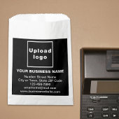 Black Business Brand auf Papiertüte Geschenktütchen