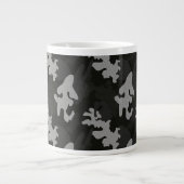 Black Camouflage Pattern Jumbo-Tasse (Vorderseite)