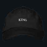 Black Cap mit King Text Stickerei für Männer Bestickte Baseballkappe<br><div class="desc">Erleben Sie die Raffinesse mit der schwarzen Kappe,  die in Stickereien den Text "King" enthält. Das Baumwollmaterial und die verstellbare Visitenkarte bieten höchsten Komfort. Ideal,  um eine königliche Aussage im Alltag zu machen.</div>