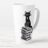 Black Cat and Books - Minimalistisches Design Milchtasse (Rechte Ecke)
