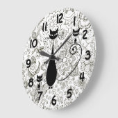 Black Cat and Kittens in Black and White Garden Große Wanduhr (Winkel)