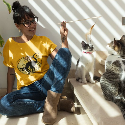 Black Cat and Owl Adventure in Ägypten Unisex Cuts T-Shirt