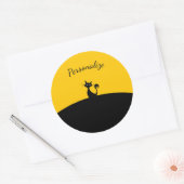 Black Cat auf Black & Yellow Personalize Runder Aufkleber (Umschlag)