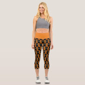 Black Cat auf Orange Halloween Style Yoga Capri Leggings (Vorderseite)