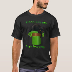 Black Cat Dont Kiss Me Bleibe 10 Meter entfernt St T-Shirt