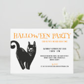 Black Cat Halloween Orange Party Einladung (Stehend Vorderseite)