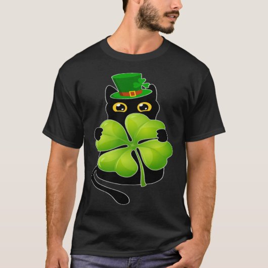 Black Cat Holding C Kleeblatt St Patricks Day 2023 T-Shirt (Vorderseite)