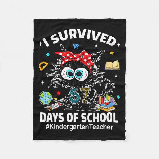 Black Cat I Survived 67 Days Of School Kindergarte Fleecedecke (Vorderseite)
