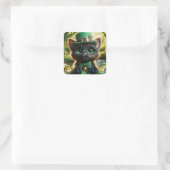 Black Cat in Green St. Patrick's Day Attraktion Quadratischer Aufkleber (Tasche)