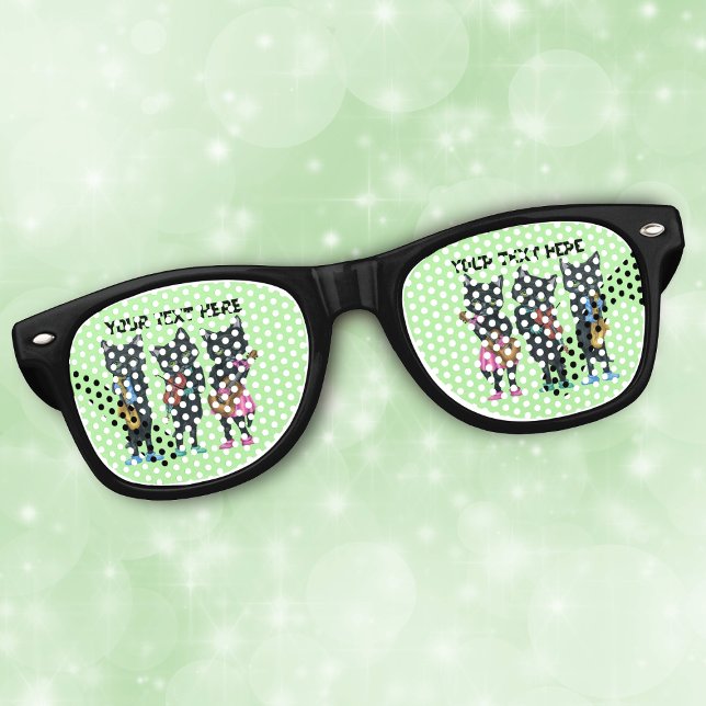 Black Cat Musicians Instruments tragen grüne Krawa Partybrille (Black cat musicians instruments in colourful clothing on green background black party retro glasses.)