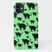 Black Cat on Green Background iPhone / iPad Gehäus Case-Mate iPhone Hülle (Rückseite)