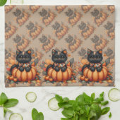 Black Cat on Pumpkin mit Herbst Quilt Muster Geschirrtuch (Gefaltet)