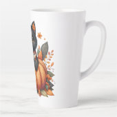 Black Cat on Pumpkin mit Herbst Quilt Muster Milchtasse (Rechts)