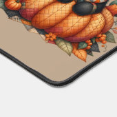 Black Cat on Pumpkin mit Herbst Quilt Muster Schreibtischunterlage (Ecke)