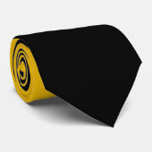 Black Cat on Yellow Sporty Men's Krawatte (Gerollt)