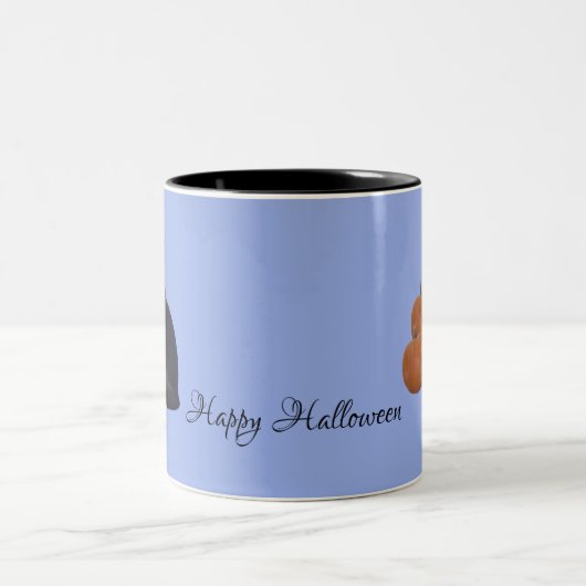 Black Cat Orange Pumpkins Happy Halloween auf Blue Zweifarbige Tasse (Mittel)