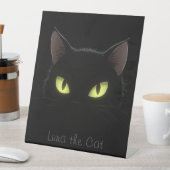 Black Cat Pedestal Sign - (dunkler Hintergrund) Sockelschild (In Situ)