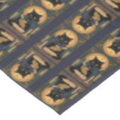 Black Cat Reading A Book Of Solstice Spells Tischdecke (Schrägansicht)