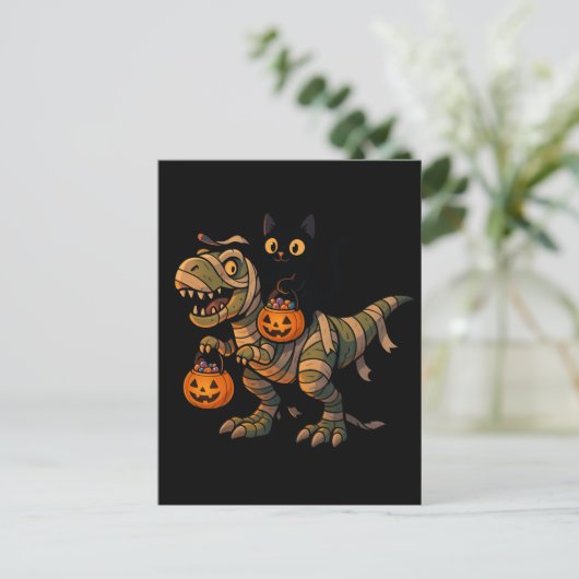 Black Cat Riding Mummy T-Rex - Niedliches Hallowee Postkarte (Stehend Vorderseite)