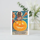 Black Cat sitzt auf Big Bright Pumpkin, Funny Postkarte (Stehend Vorderseite)