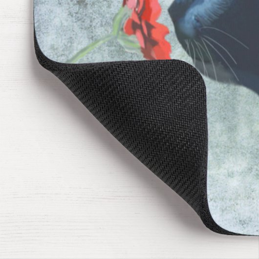 Black Cat Sniffing Blume Mousepad (Ecke)