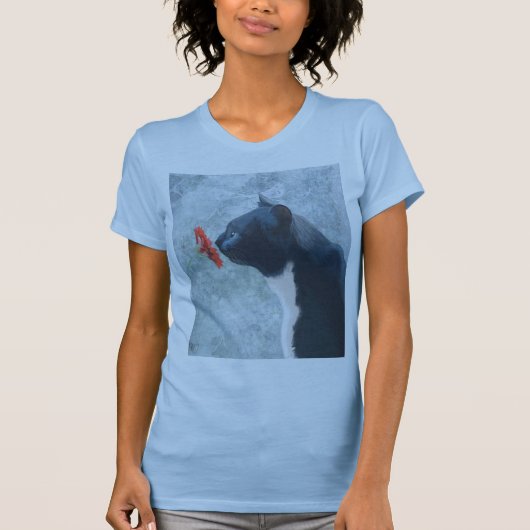 Black Cat Sniffing Blume T-Shirt (Vorderseite)