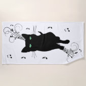Black Cat Surrounded by Whispering Notes of Music Strandtuch (Vorderseite)