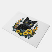 Black Cat With Flowers Fußmatte (Schrägansicht)
