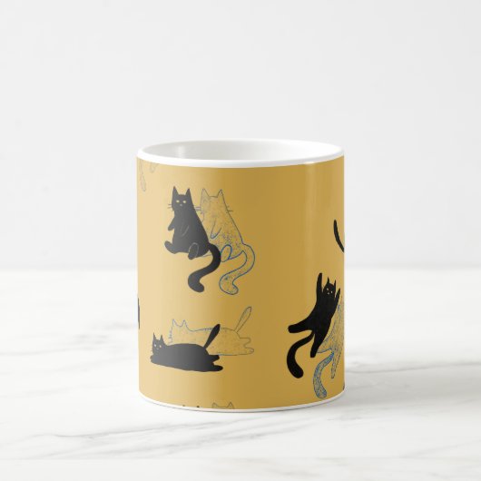 Black Cats on Mustard with Blue Outlines– Modern Kaffeetasse (Mittel)