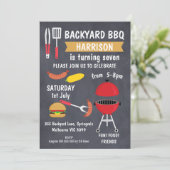 Black Chalkboard Backyard GRILLEN Einladung Geburt (Stehend Vorderseite)