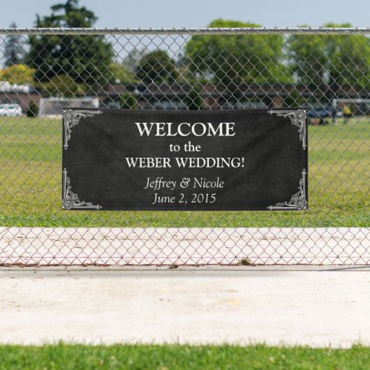 Black Chalkboard Rustikale Weiße Schnörkel Hochzei Banner (Insitu)