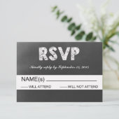 Black Chalkboard Wedding RSVP Karte (Stehend Vorderseite)