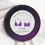 Black Chic Lace Watercolor Lingerie Brautparty Pappteller<br><div class="desc">Black Chic Lace Watercolor Lingerie Brautparty Paper Tellers Tableware bietet elegante schwarze und lila Spitzen-Bars mit personalisiertem Dessous-Party,  Panty-Party oder Brautparty in elegantem Skript. Personalisieren Sie den Text durch Bearbeiten in den bereitgestellten Textfeldern. Erstellt von ©Evco Studio www.zazzle.com/store/evcostudio</div>